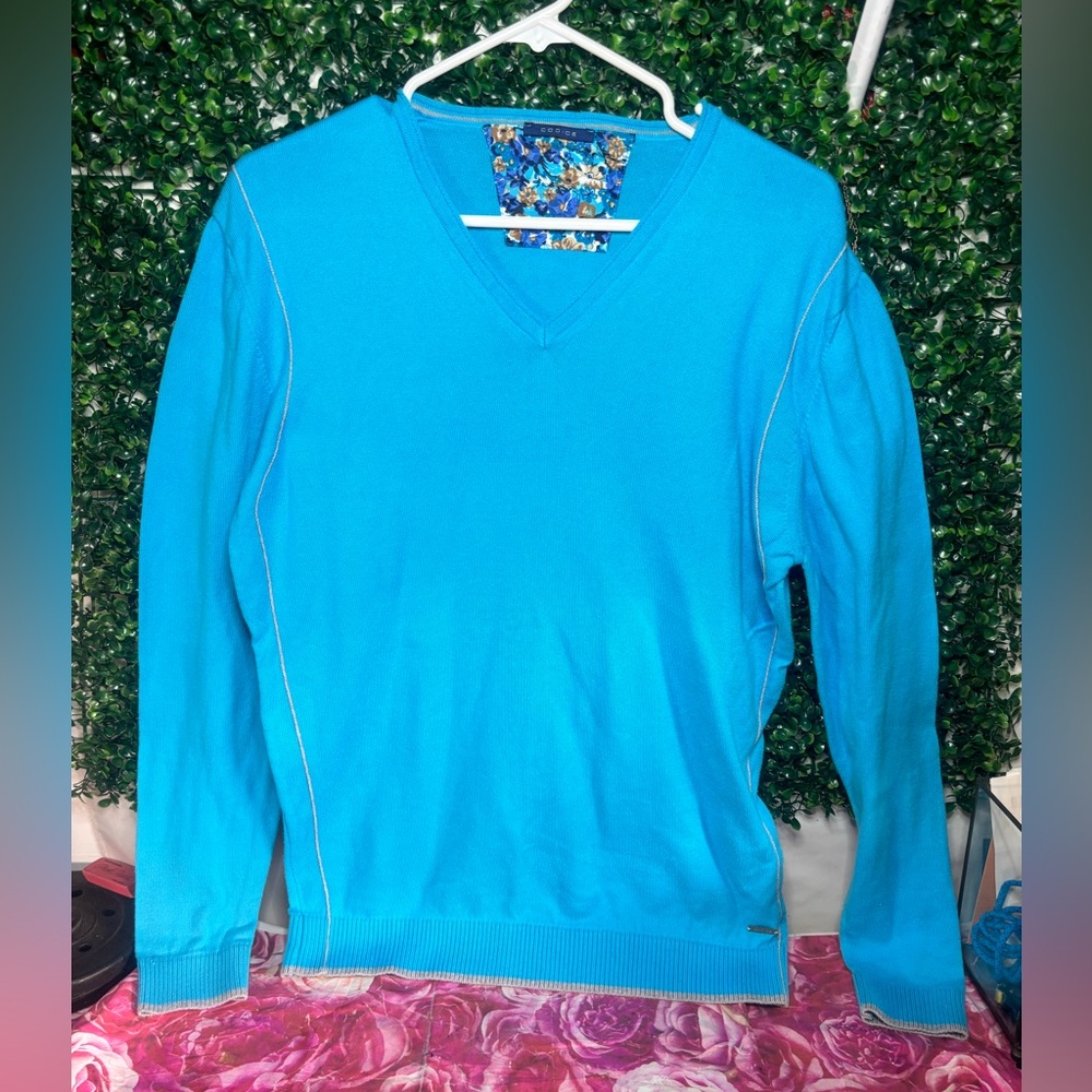 Men’s large codice v neck sweater